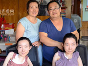 Twin sisters in wheelchairs: we have a dream to travel around the world