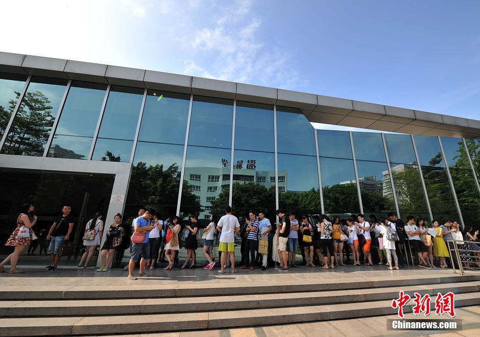New couples register for marriage in long queues on Qixi 
