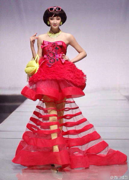 Gorgeous ex-model becomes PLA honor guard for V-day parade