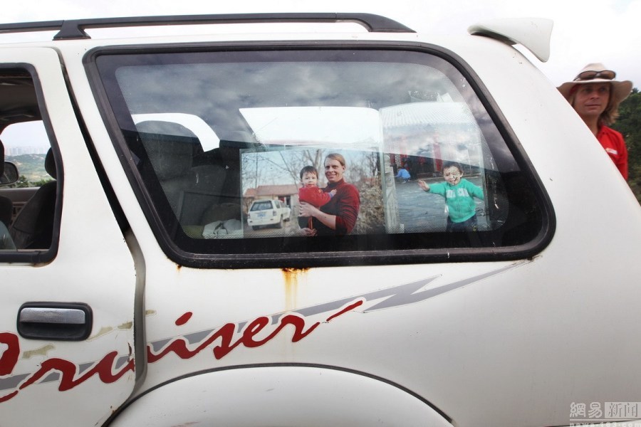 An American who goes into seclusion in E China village