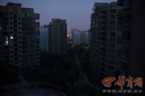 Real life of a college girl who works as a car model