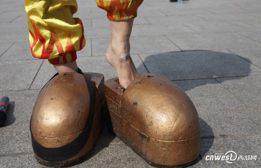 Guinness World Records holders stun audience with unique skills