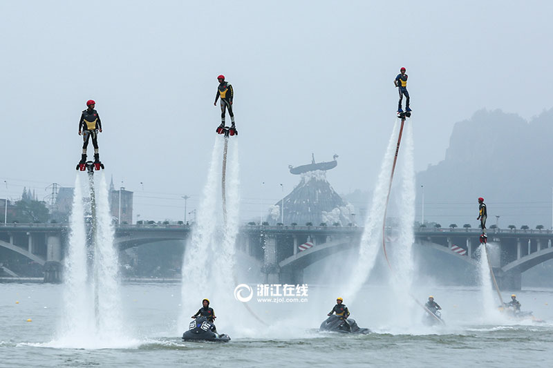 Supermen on water give fantastic performance in Zhejiang
