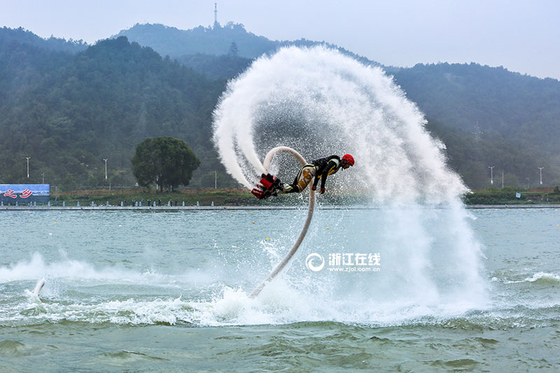 Supermen on water give fantastic performance in Zhejiang
