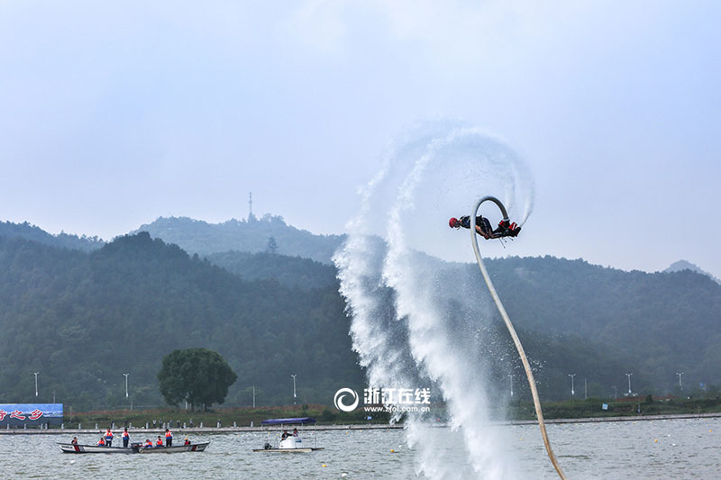 Supermen on water give fantastic performance in Zhejiang
