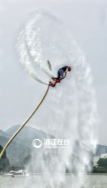 Supermen on water give fantastic performance in Zhejiang

