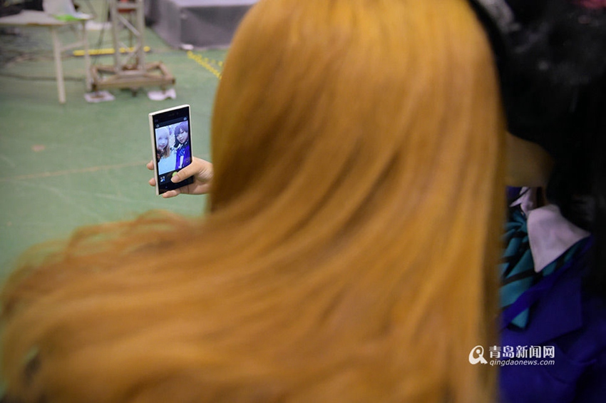 College girl makes cosplaying a high-paid job