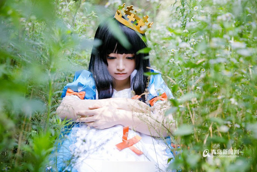 College girl makes cosplaying a high-paid job