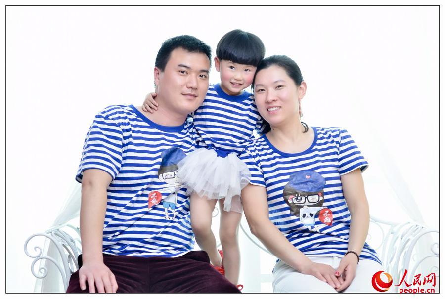 Shotgun wedding held for soldier on train station platform