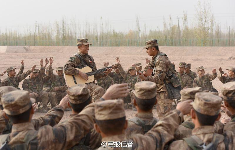 New soldiers undergo tough training in Xinjiang

