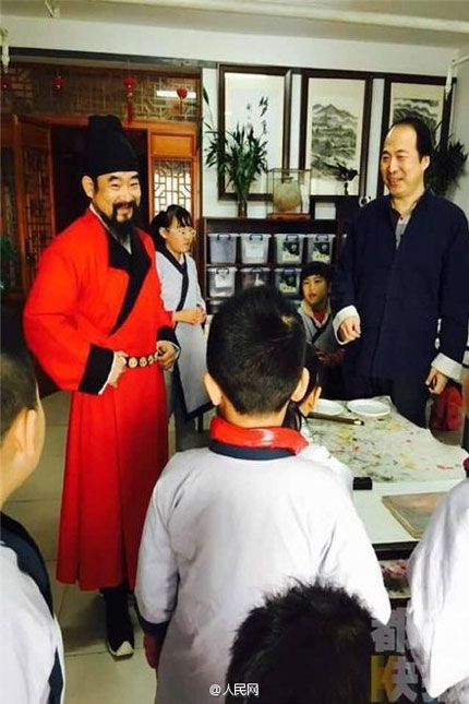 Super fan has been wearing Chinese Han clothing for 20 years 
