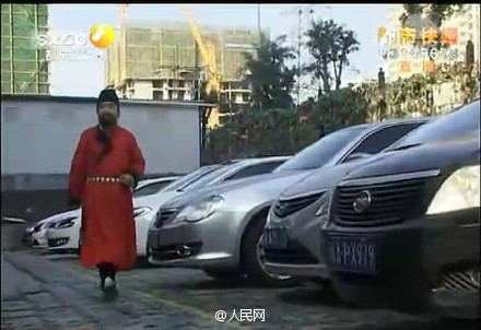 Super fan has been wearing Chinese Han clothing for 20 years 
