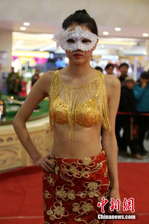 Gold lingerie show held in Guansu