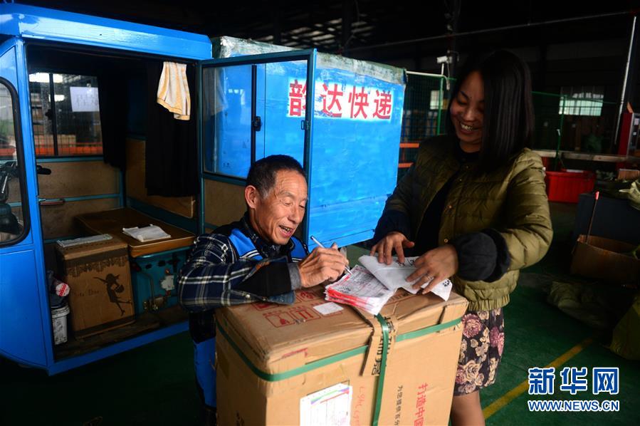 Amputee courier fights for future in Anhui
