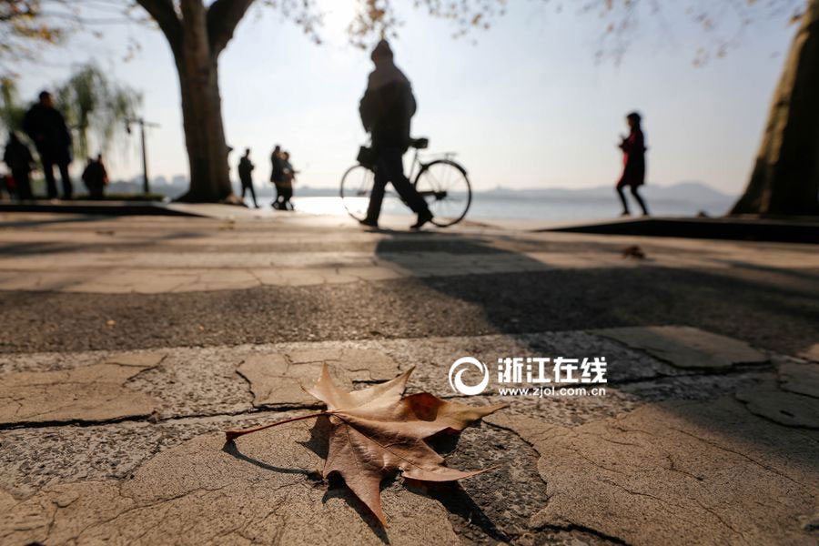 Intoxicating aerial photos of the West Lake 

