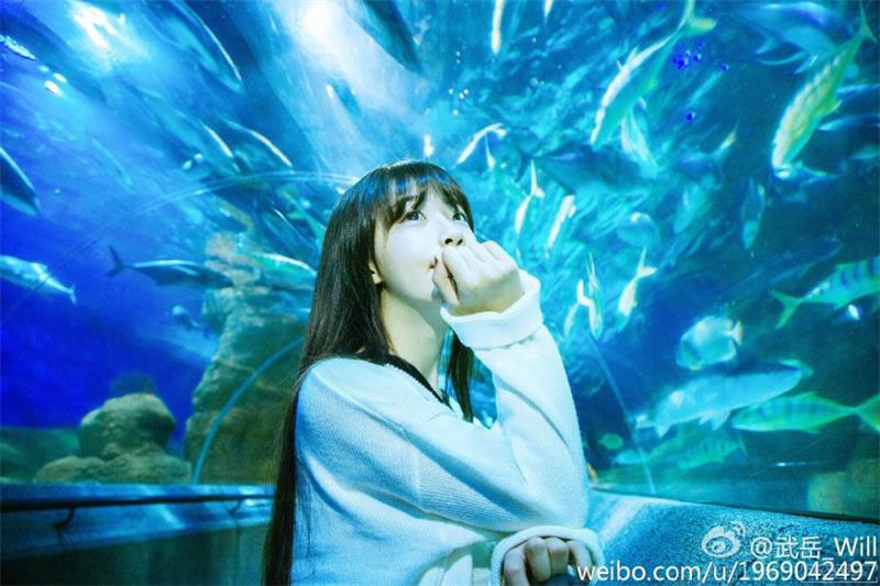 Beautiful university girl becomes an instant hit