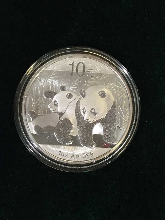 Shanghai Customs track down 2,300 smuggled commemorative coins