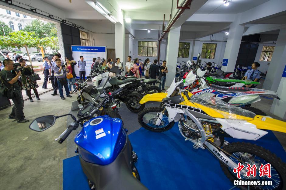 Haikou Customs confiscates over 700 types of smuggled goods