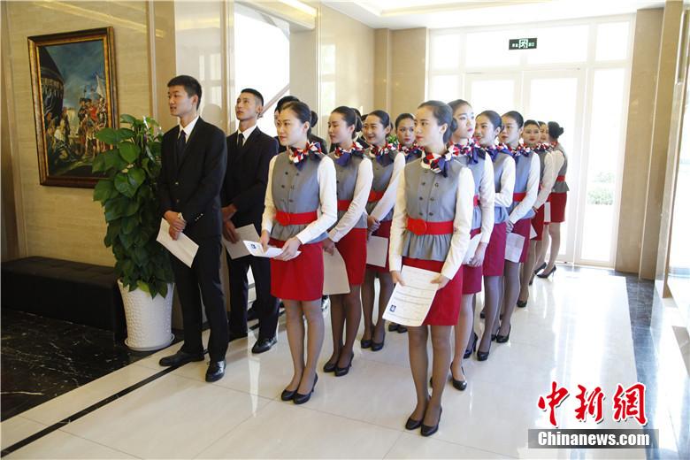 College students vie for flight attendant jobs