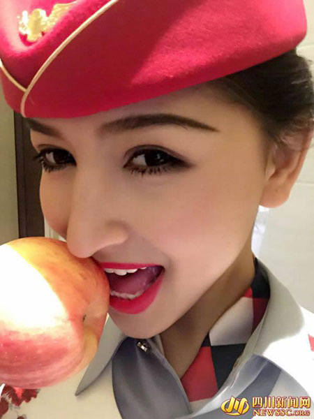 Apples kissed by airline stewardess sold on shopping website
