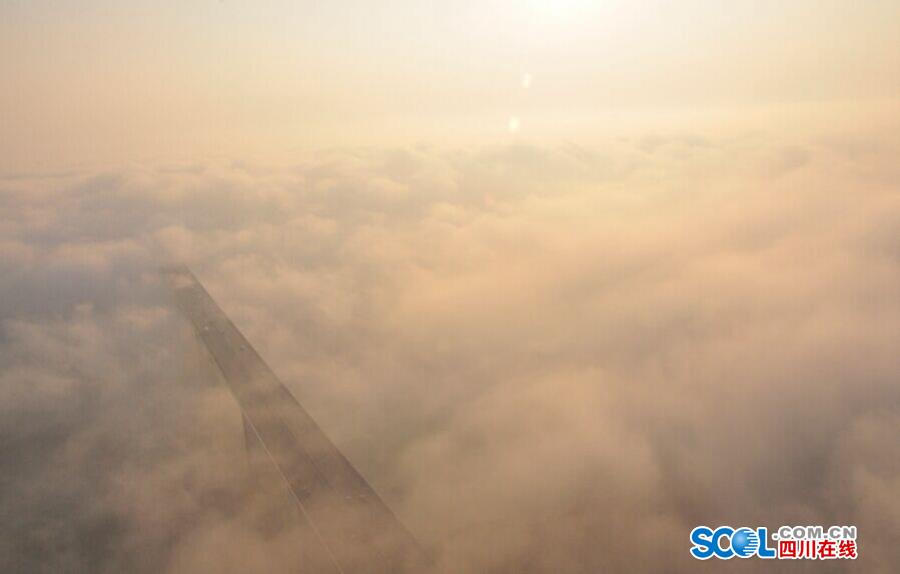 Sea cloud turns the Second Bridge of Jialing River into a fairyland in Nanchong
