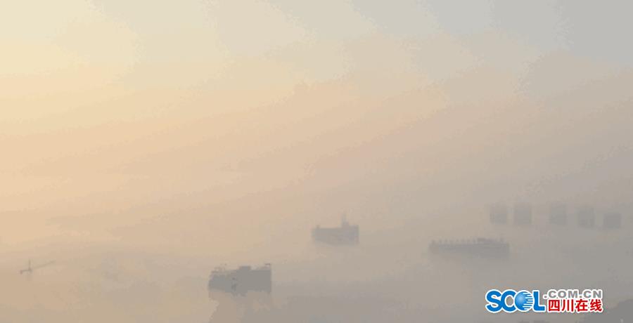 Sea cloud turns the Second Bridge of Jialing River into a fairyland in Nanchong
