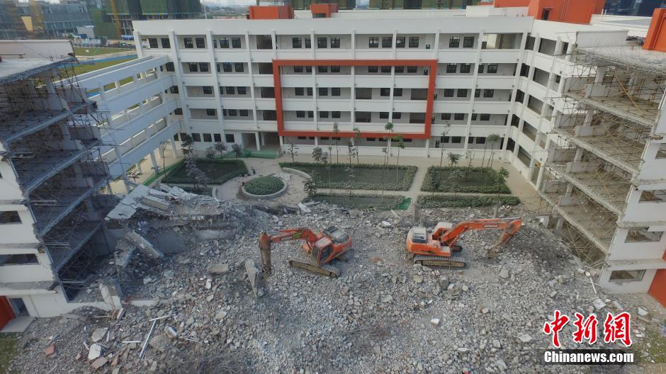 Newly built school building demolished in S China