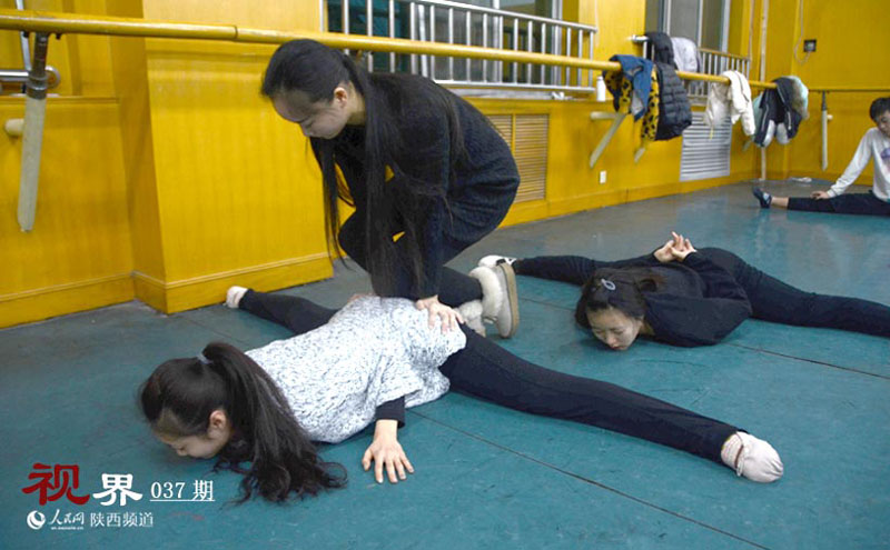 A beauty's dancing youth 
