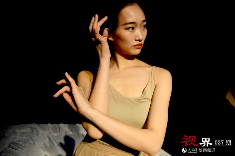 A beauty's dancing youth 
