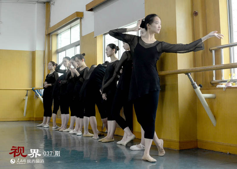 A beauty's dancing youth 
