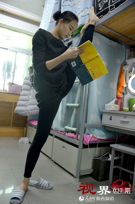 A beauty's dancing youth 
