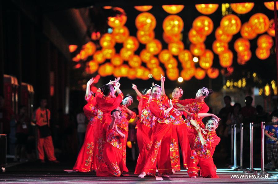 Lunar New Year celebrated in Singapore's Chinatown 