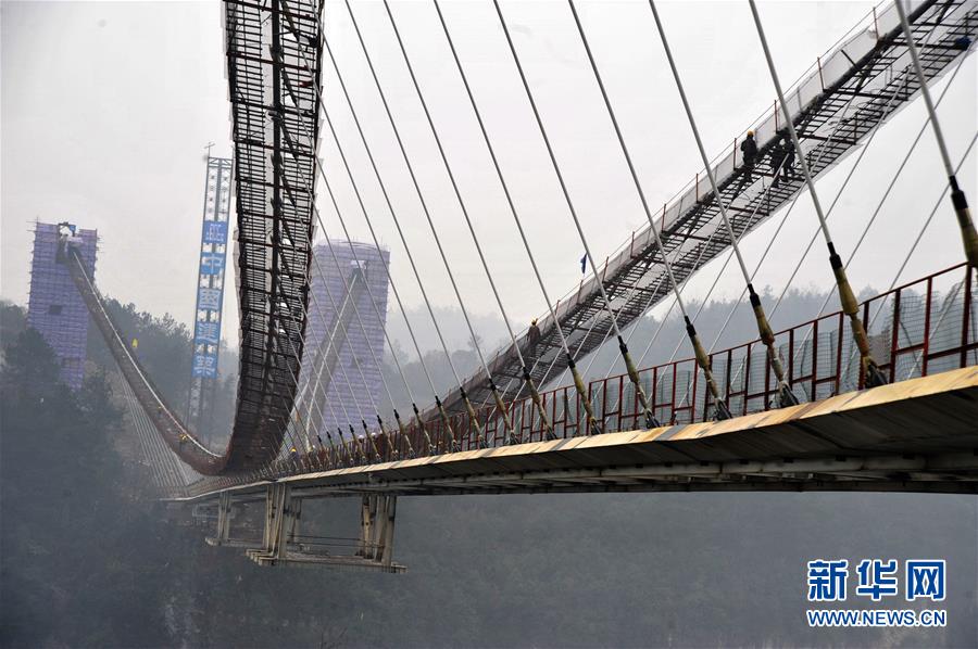 Glass bridge across the Zhangjiajie Grand Canyon to open to public in first half of 2016