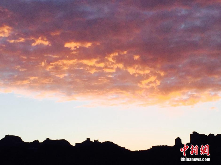 Amazing sunrise and sunset glows across China
