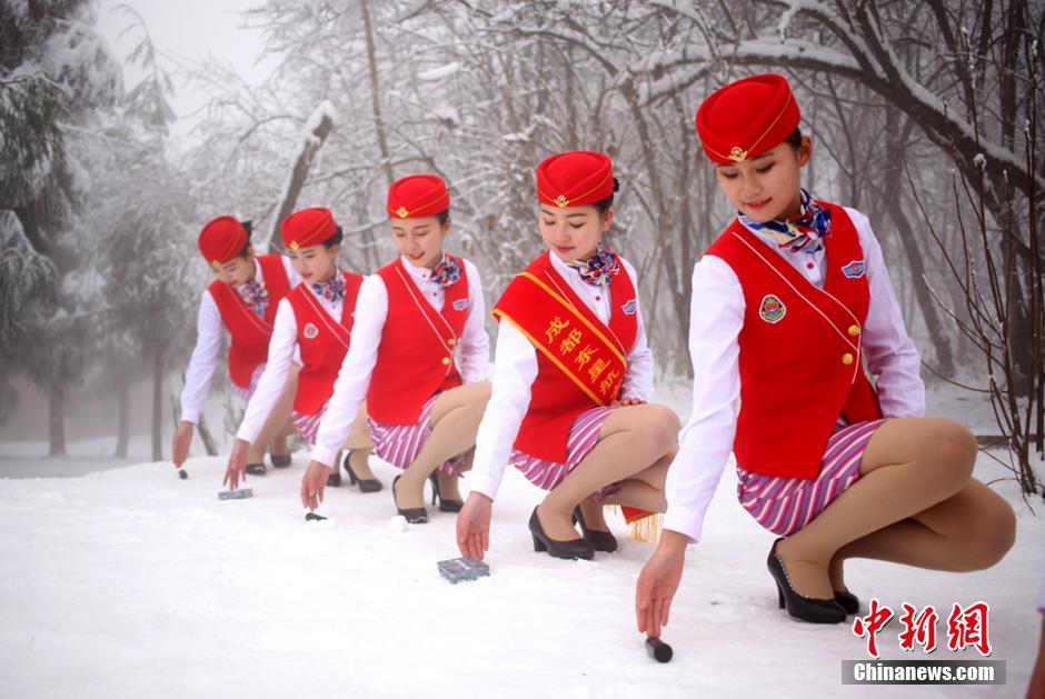 To-be flight attendants undergo training at snow-covered field