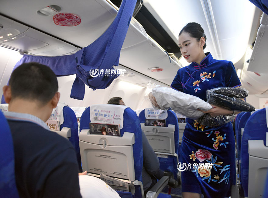Flight attendants in cheongsam send new year wishes to passengers
