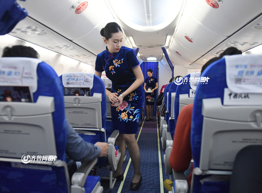 Flight attendants in cheongsam send new year wishes to passengers
