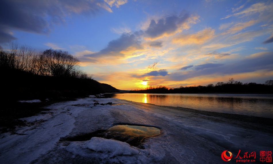 Fascinating sun glows over Greater Khingan Range