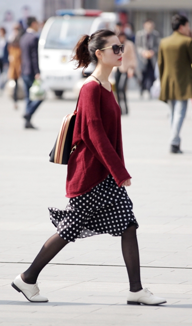 Eye-catching beauties in Chunxi Road of Chengdu
