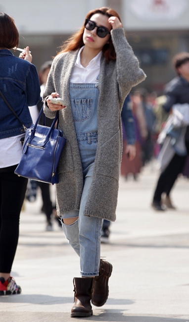 Eye-catching beauties in Chunxi Road of Chengdu
