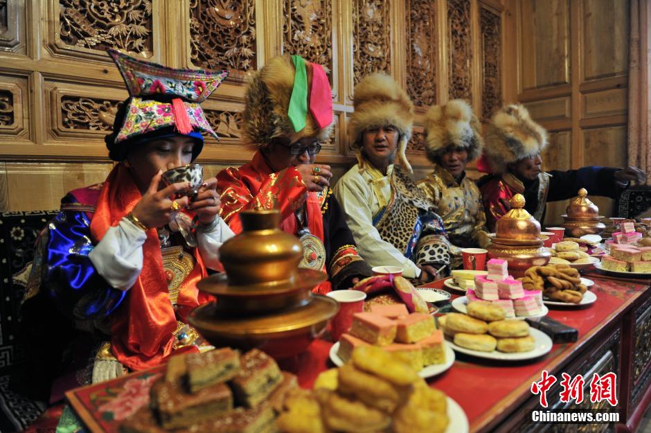 Traditional wedding of a post-80s Tibetan couple
