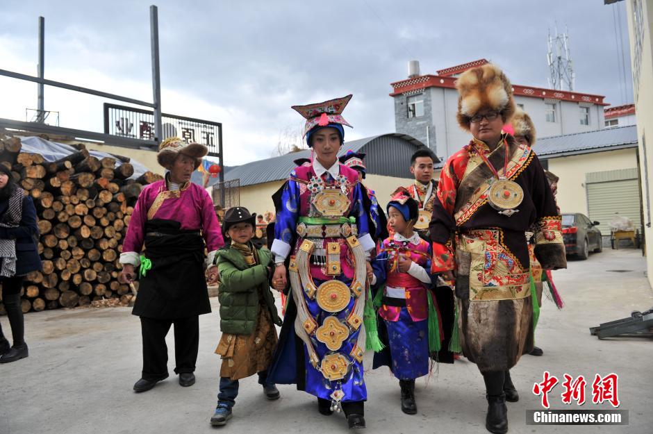 Traditional wedding of a post-80s Tibetan couple

