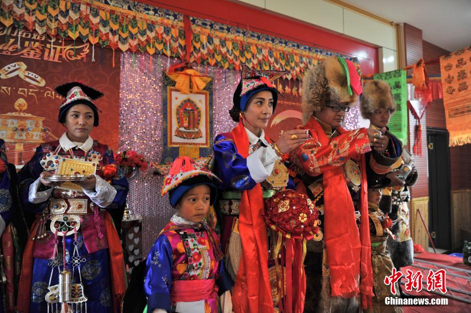 Traditional wedding of a post-80s Tibetan couple
