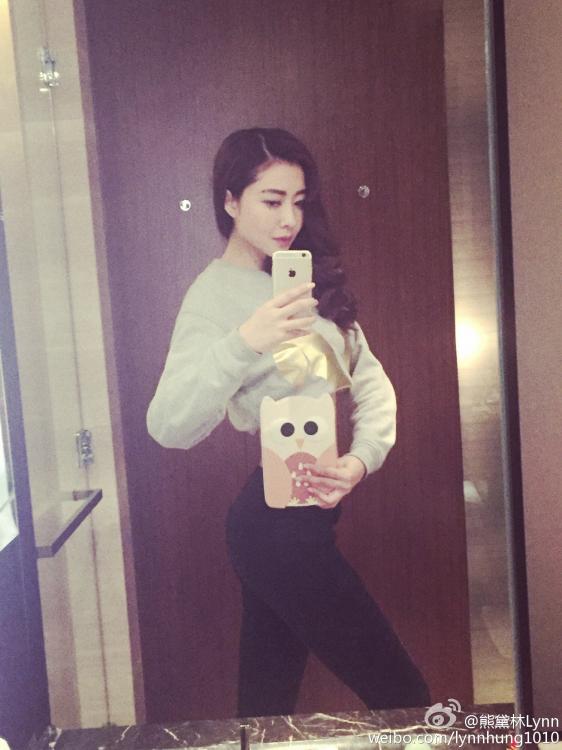 Female stars show off their 