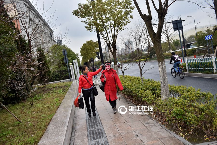 Primary school students pursue dream of Wuju opera

