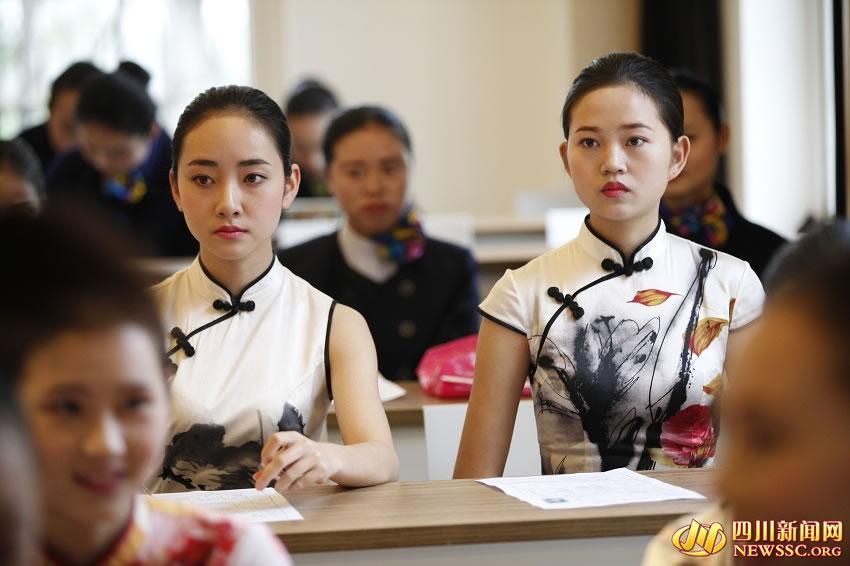 Candidates wear cheongsam to attract attention in flight attendant interview