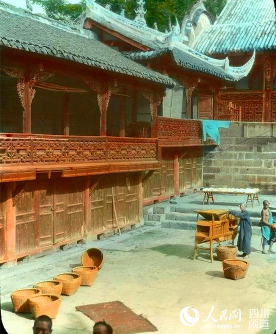 Old photos record the change of Sichuan over a century