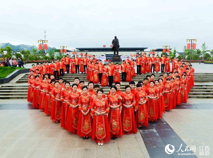 50 couples have traditional group wedding in Wuyuan