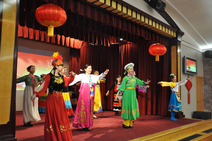 SF Consul General treats 300 women on Mother's Day 