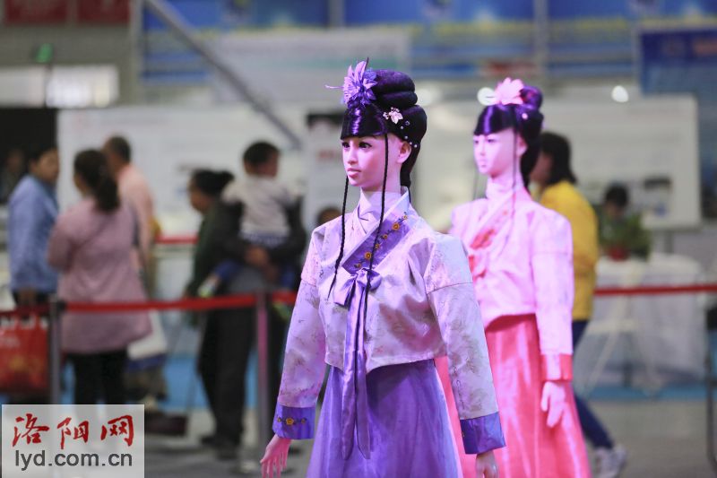 Robots from home and abroad gather in C. China